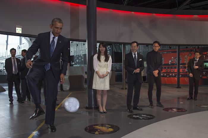 Obama-Soccer-Japan.jpg